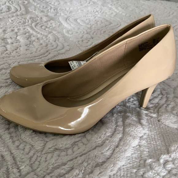 Women’s Comfort Plus heels